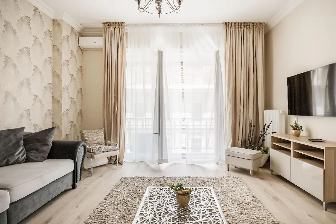 De Luxe 1-Bedroom, 2-Bathroom Condo In The Center Budapest Apartment