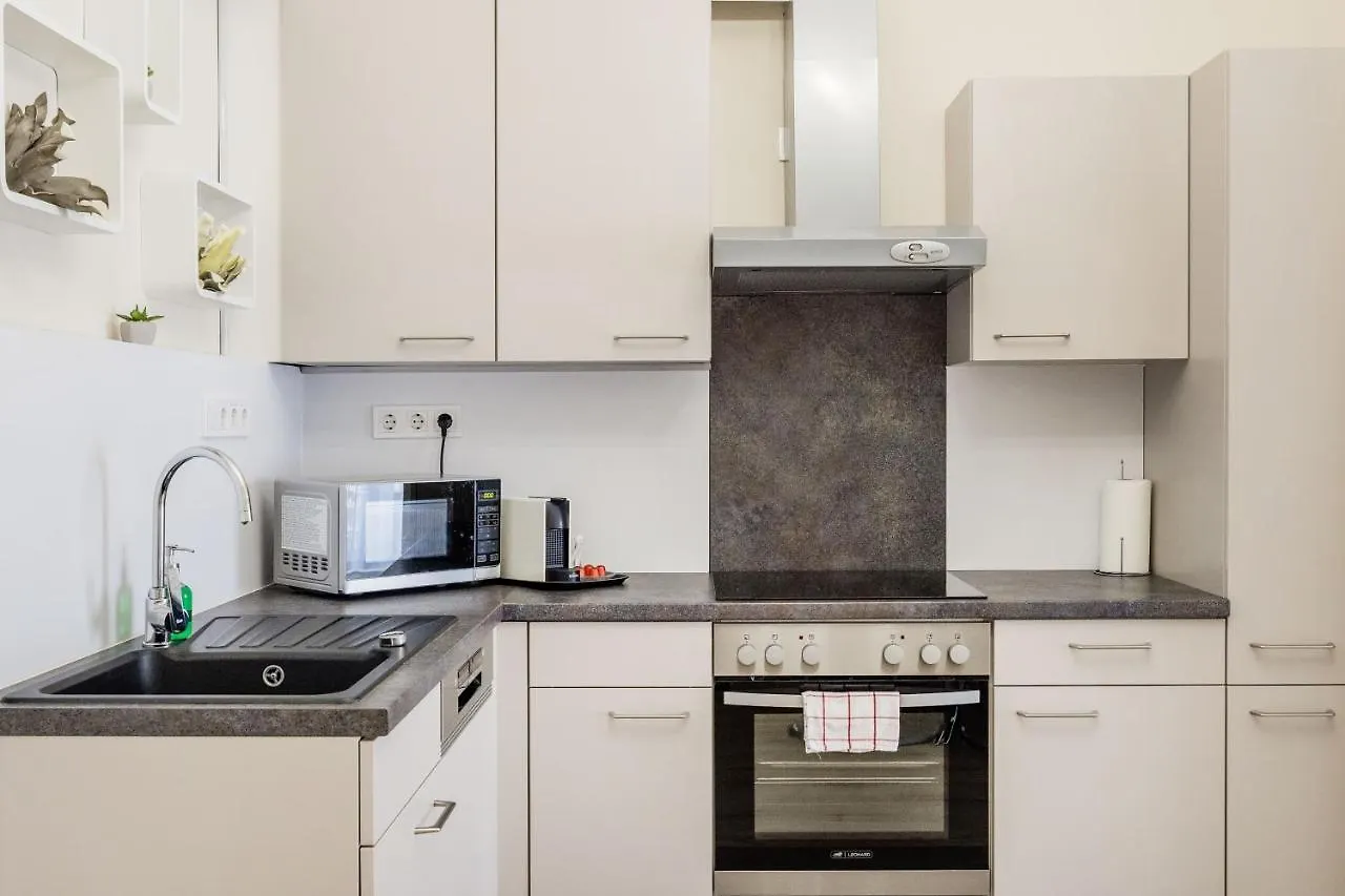 Apartment De Luxe 1-Bedroom, 2-Bathroom Condo In The Center Budapest Hungary