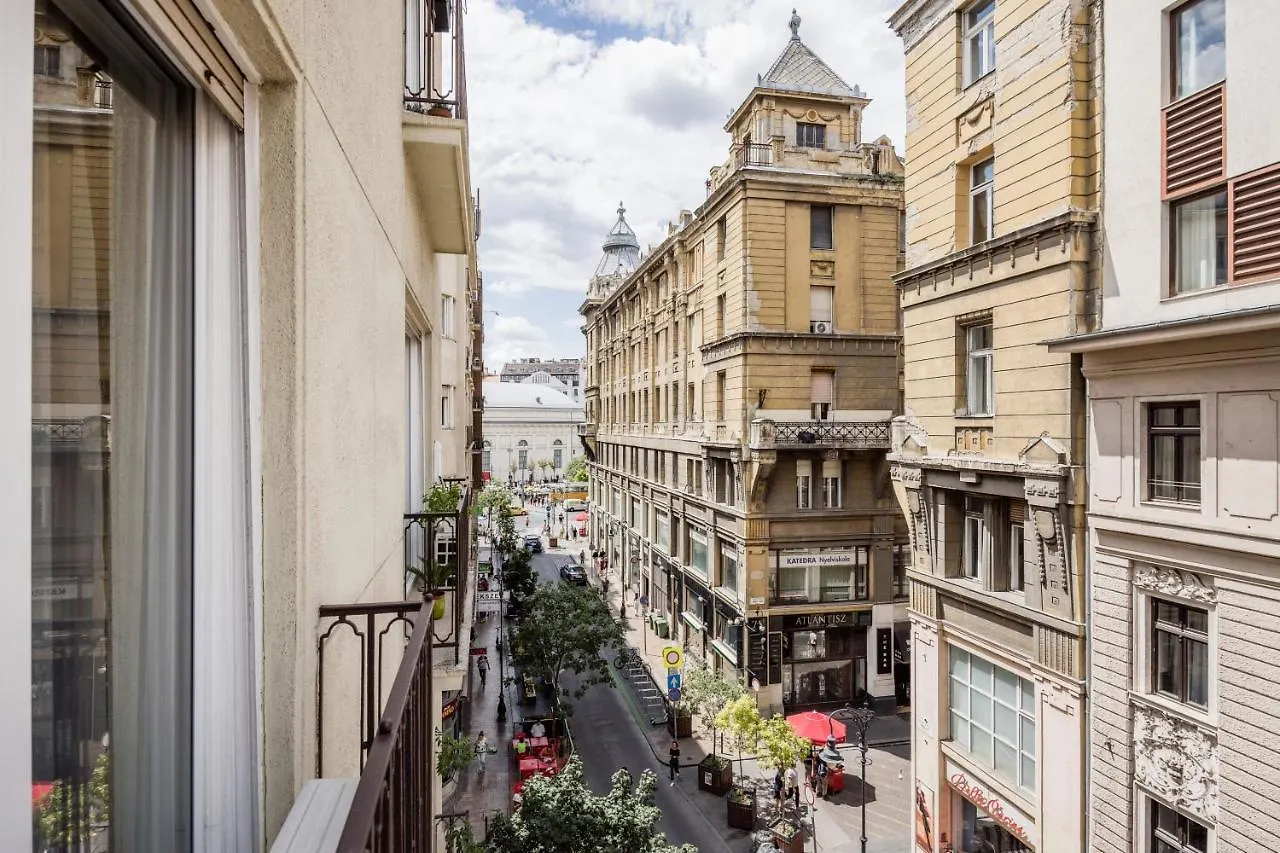 De Luxe 1-Bedroom, 2-Bathroom Condo In The Center Budapest