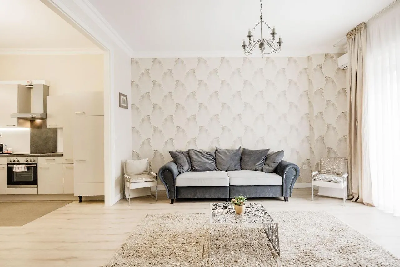 Apartment De Luxe 1-Bedroom, 2-Bathroom Condo In The Center Budapest