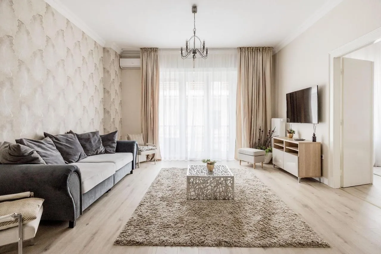 De Luxe 1-Bedroom, 2-Bathroom Condo In The Center Budapest
