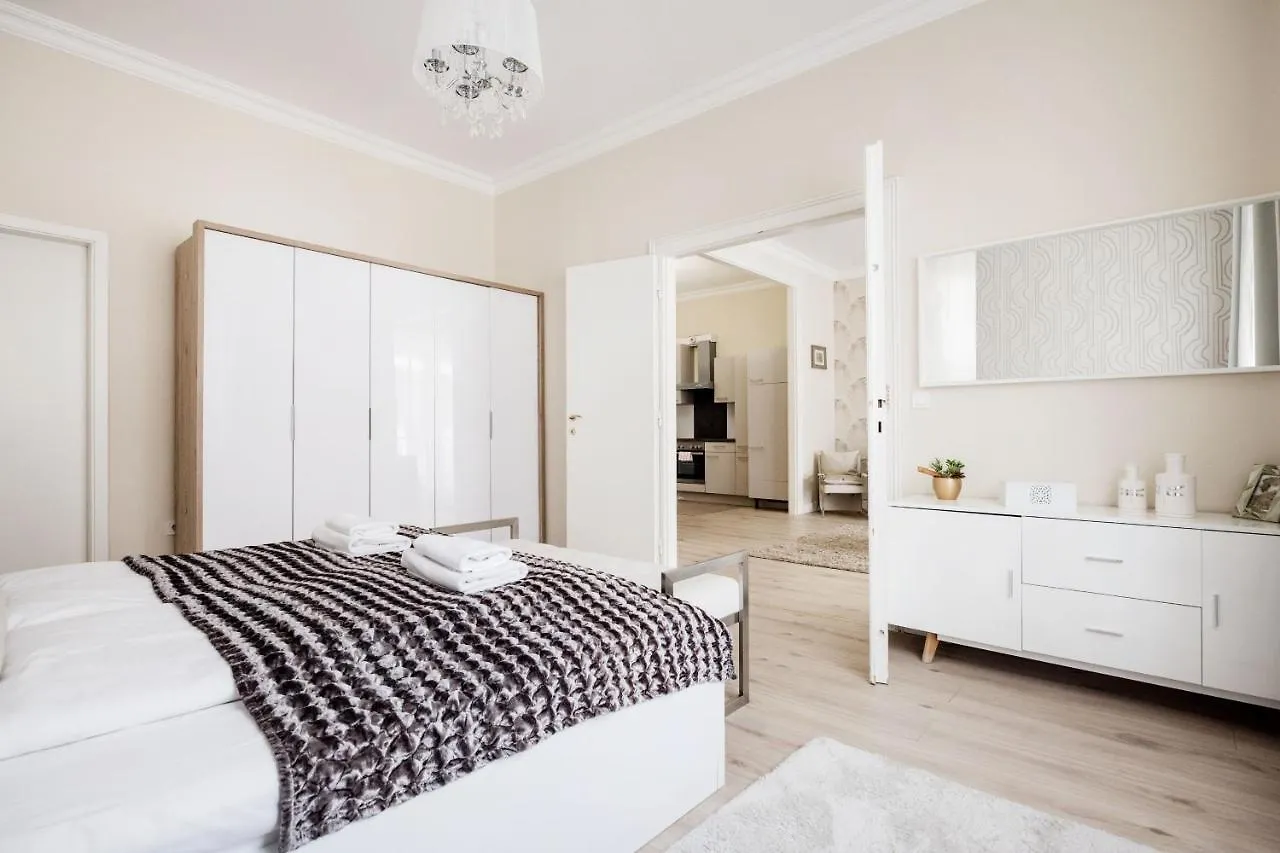 De Luxe 1-Bedroom, 2-Bathroom Condo In The Center Budapest Hungary