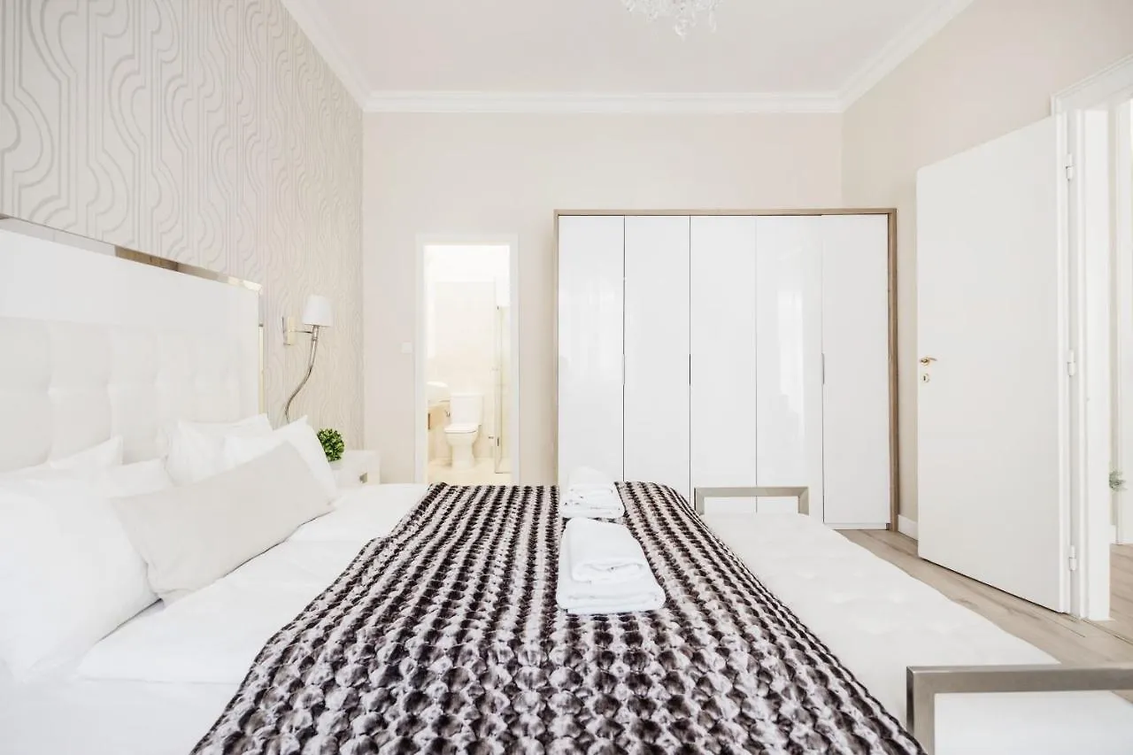 De Luxe 1-Bedroom, 2-Bathroom Condo In The Center Budapest 0*,  Hungary