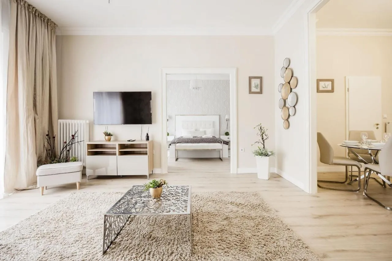 Apartment De Luxe 1-Bedroom, 2-Bathroom Condo In The Center Budapest