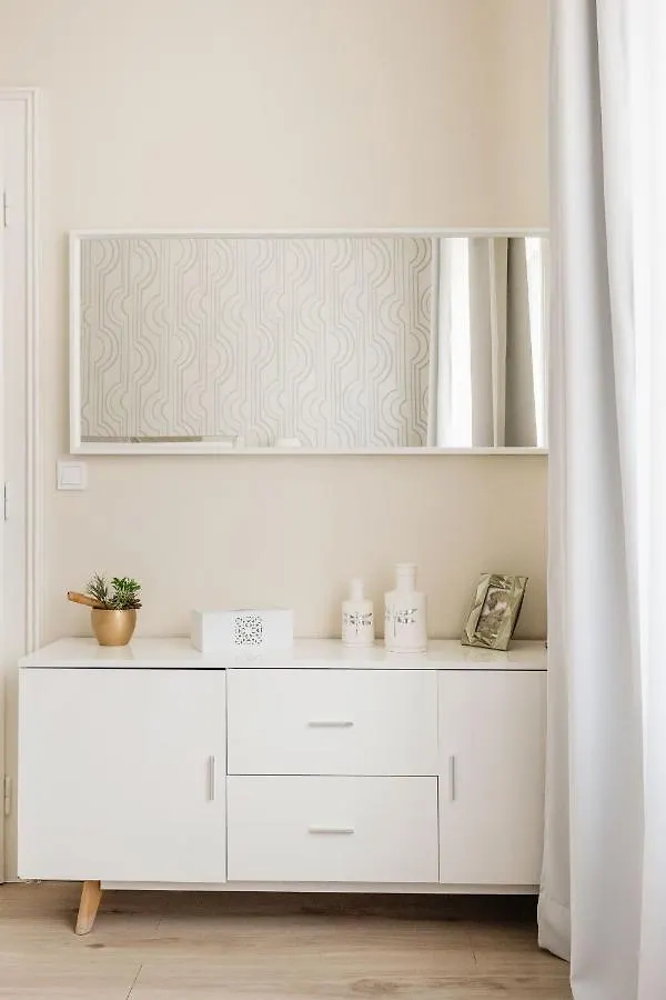 Apartment De Luxe 1-Bedroom, 2-Bathroom Condo In The Center Budapest