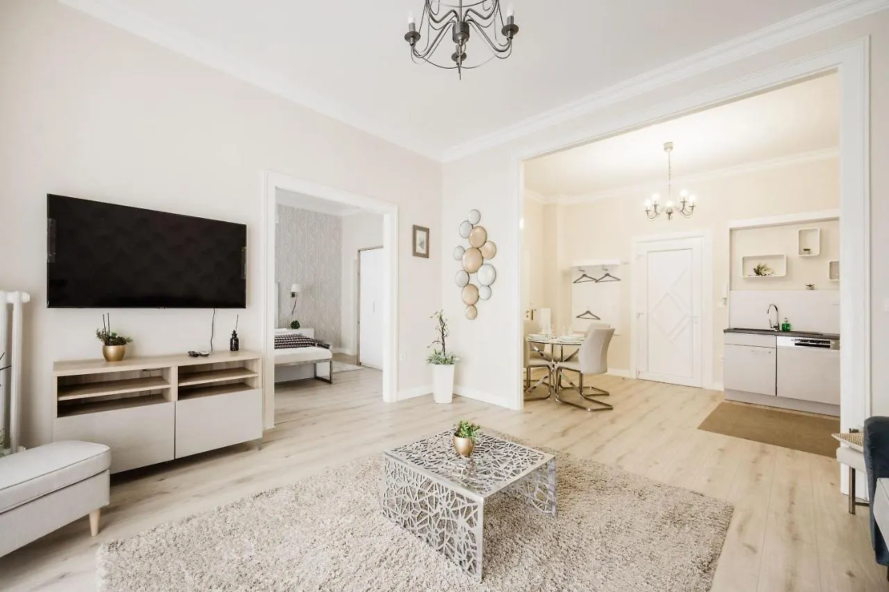 De Luxe 1-Bedroom, 2-Bathroom Condo In The Center Budapest Hungary