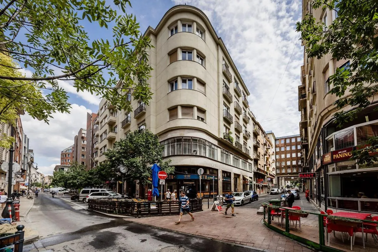 De Luxe 1-Bedroom, 2-Bathroom Condo In The Center Budapest 0*,  Hungary